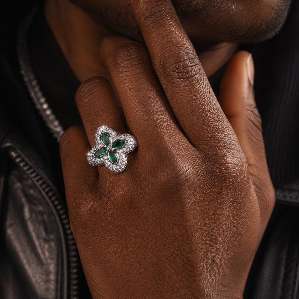 Four-leaf Clover-shaped Green Diamond Ring